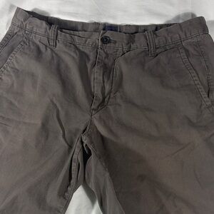 Gap mens charcoal grey basic flat front 10" inseam chino shorts - size 35